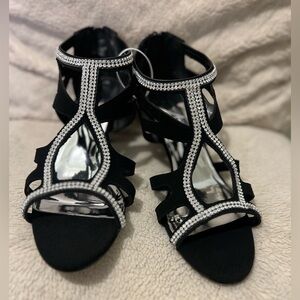 Easy Street Flattery Evening Sandals (Women) el Gant black and silver size 10WW